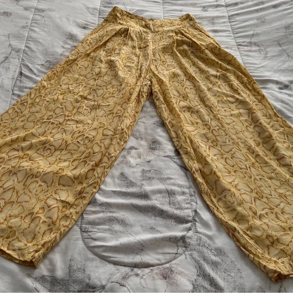 Faithfull the Brand buttery yellow wide leg high waisted pants, size 2 boho - Image 5