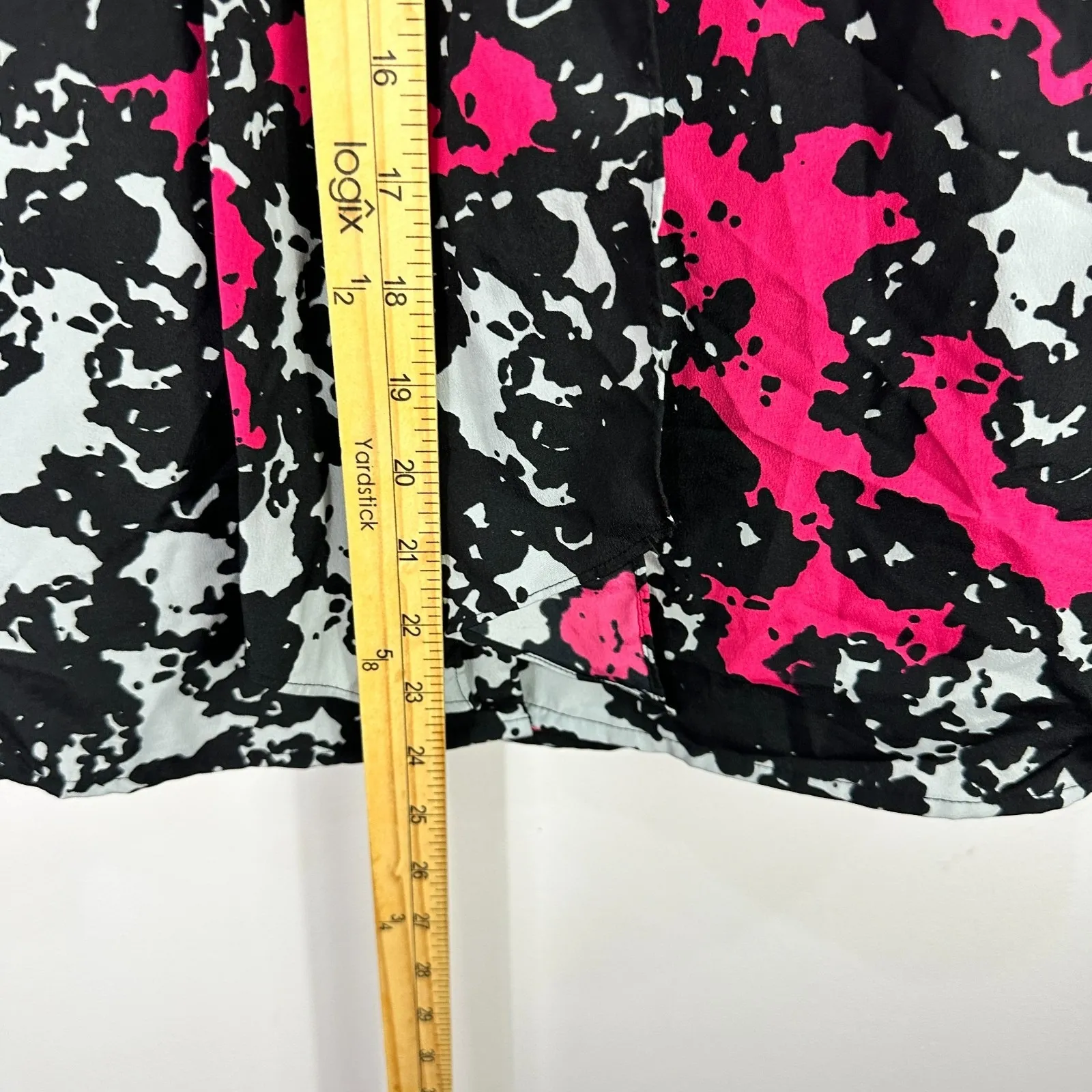 Banana Republic Top PXS Black Pink Abstract Tie‎ Neck Blouse Retro Y2K Career - Image 3