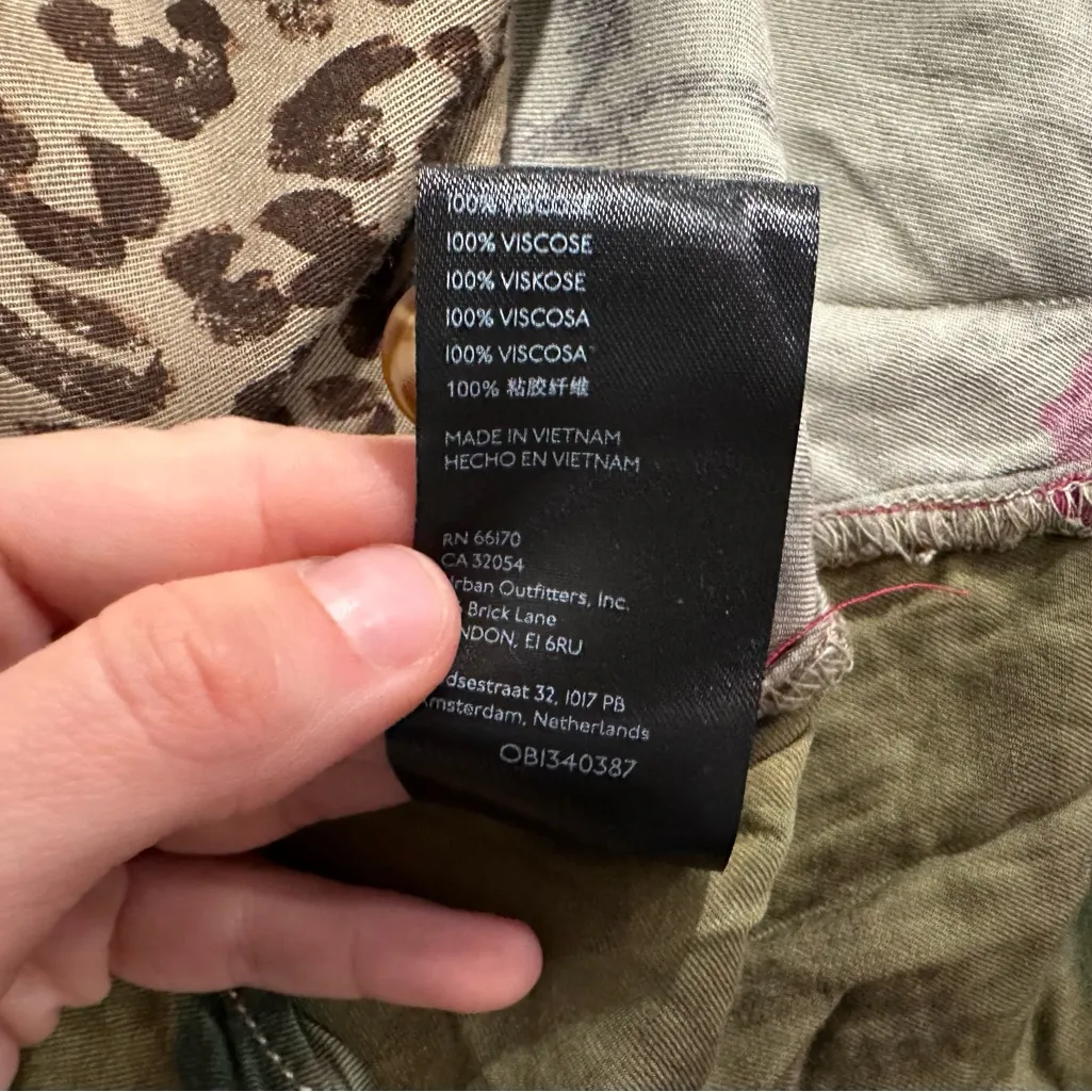 Pilcro Anthropologie Relaxed Mixed Leopard Camo Floral Print Buttoned Shirt M - Image 8