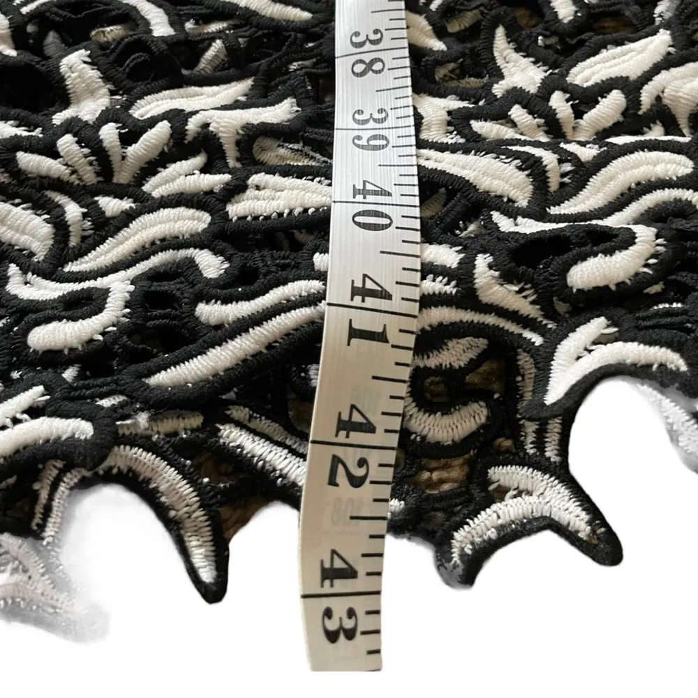 Elliatt Paradise Dress in Monochrome Black & White Lace Midi Women’s Small DR - Image 7