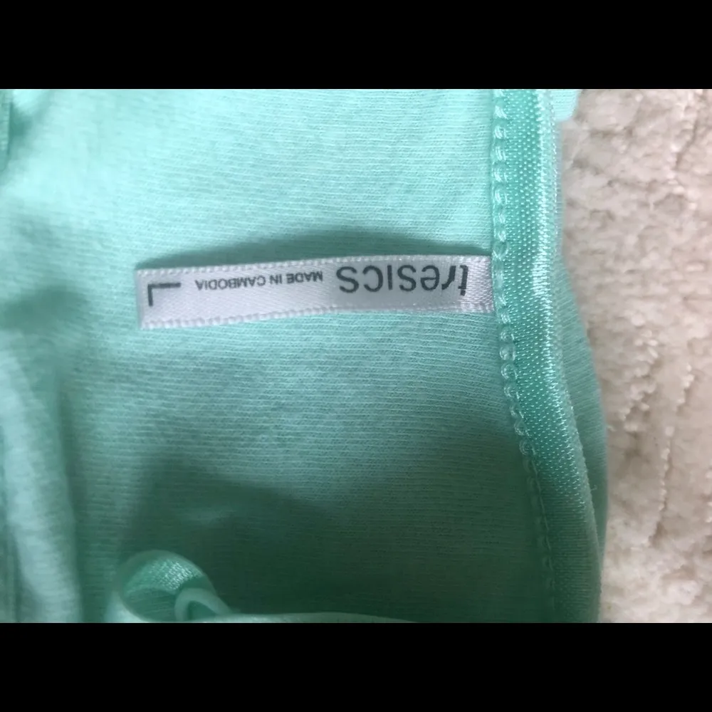 3 tank tops - Image 4