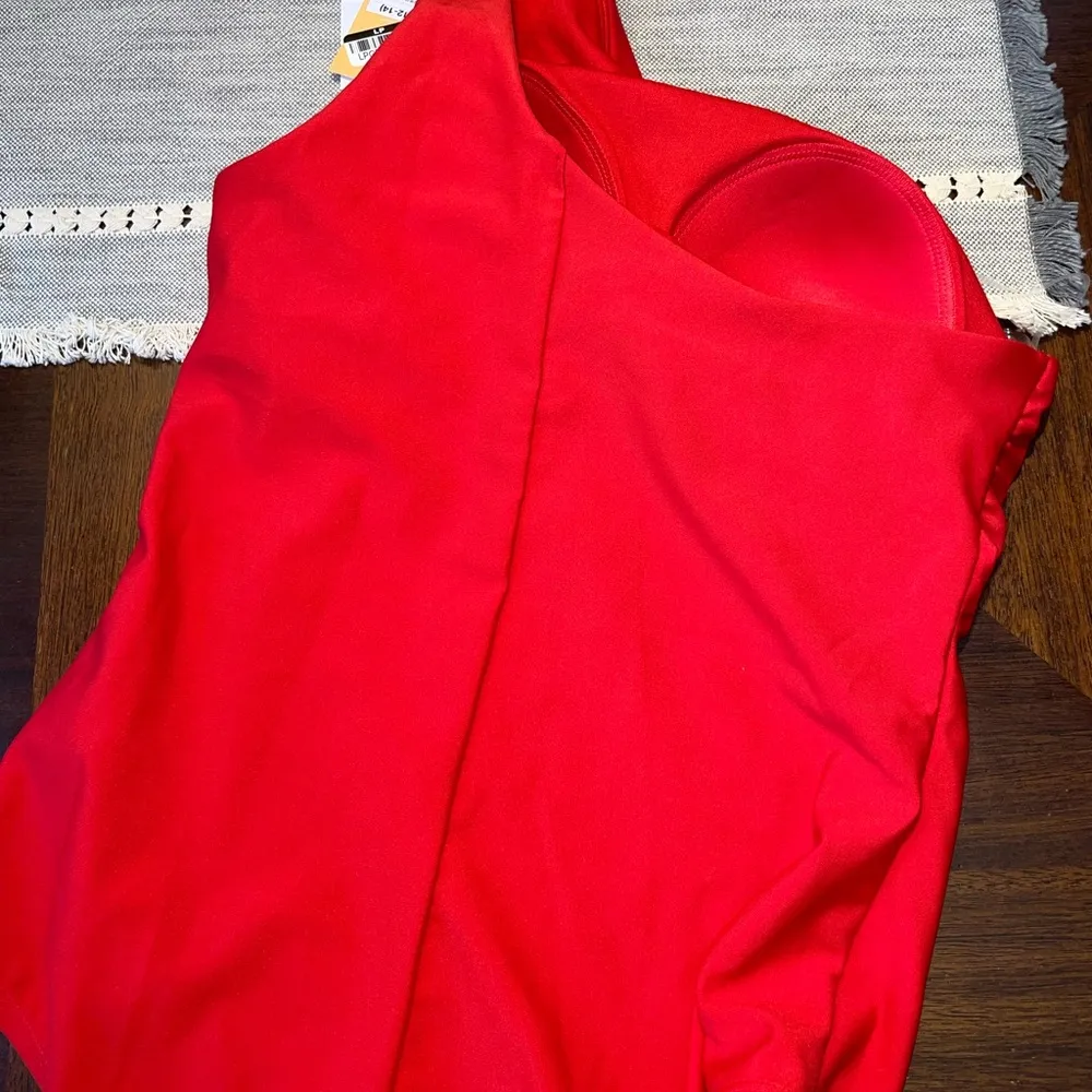 New size large woman’s Kona sol one shoulder one piece swimsuit - Image 3