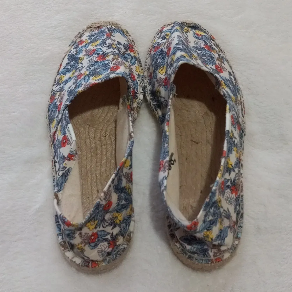 Soludos Multicolored Floral Leaf Print Canvas Jute Slip On Flat Espadrilles - Image 3