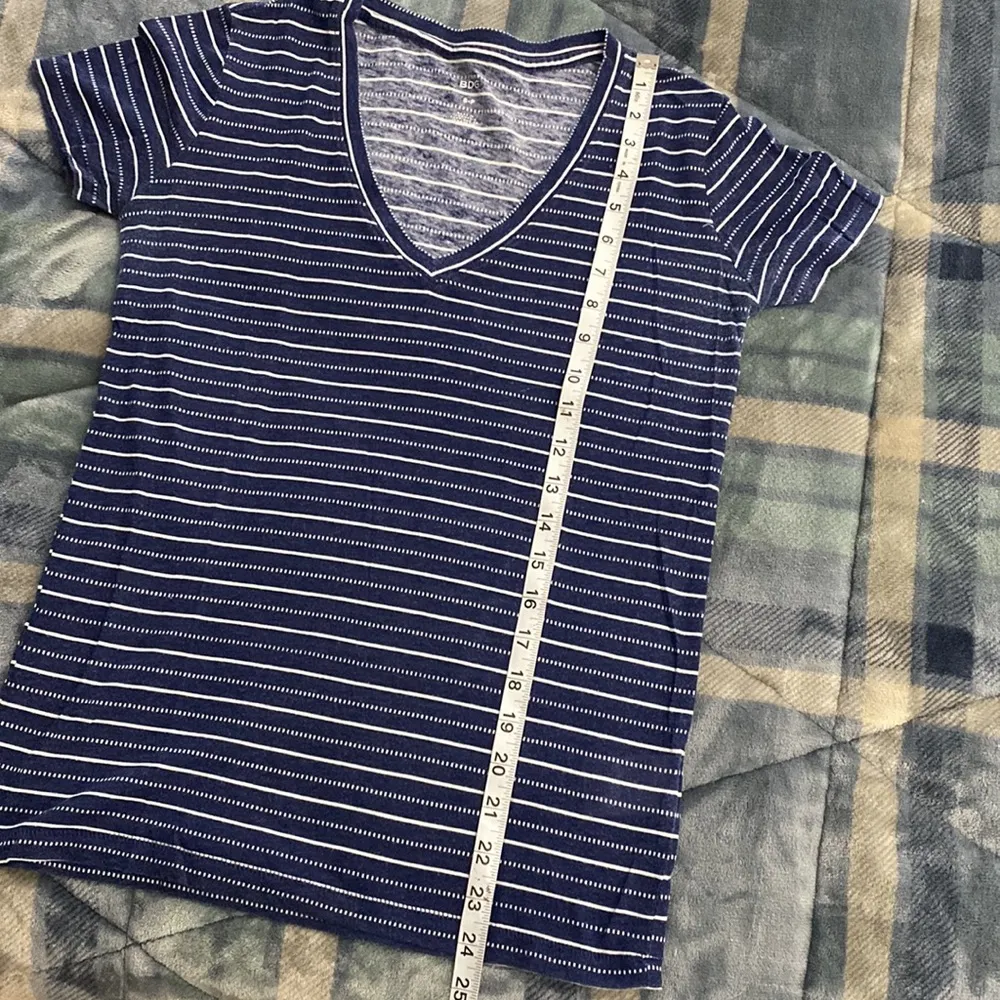 BDG  Navy Striped v neck tee - Image 7