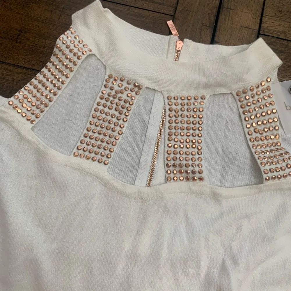 NEW! Bellini white gold studded cold shoulder sweater Size L - Image 8