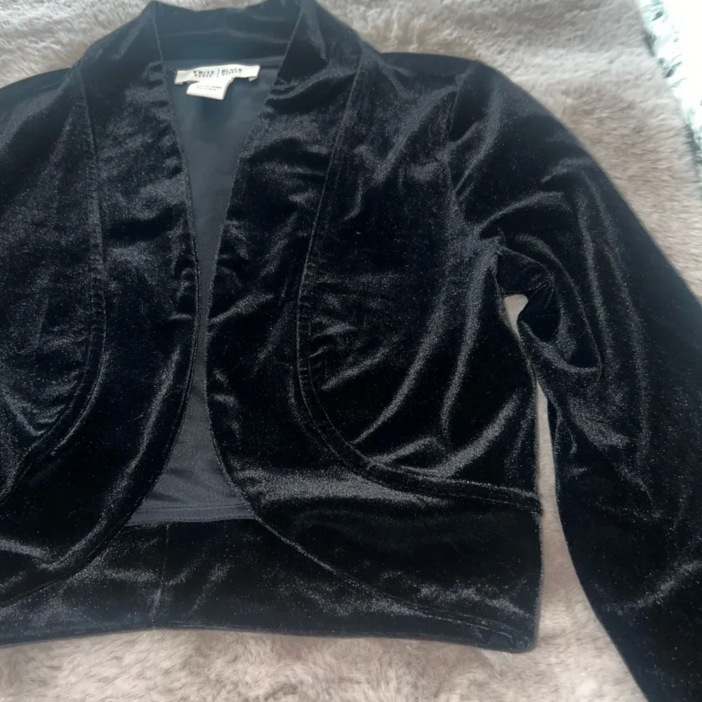 White House Black Market Elegant Black Blazer - Image 8