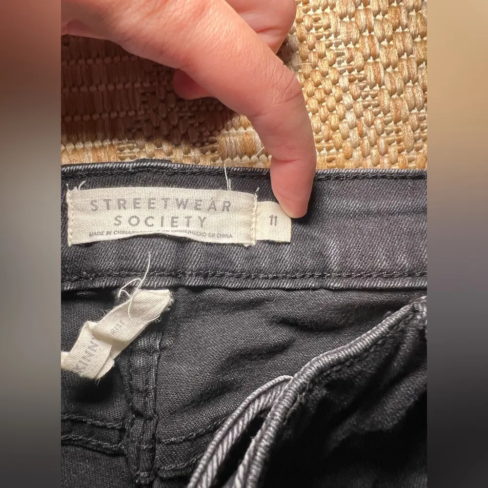 Streetwear Society Junior's High Rise Skinny Black Jeans,Flower Embroidery,SZ 11 - Image 10