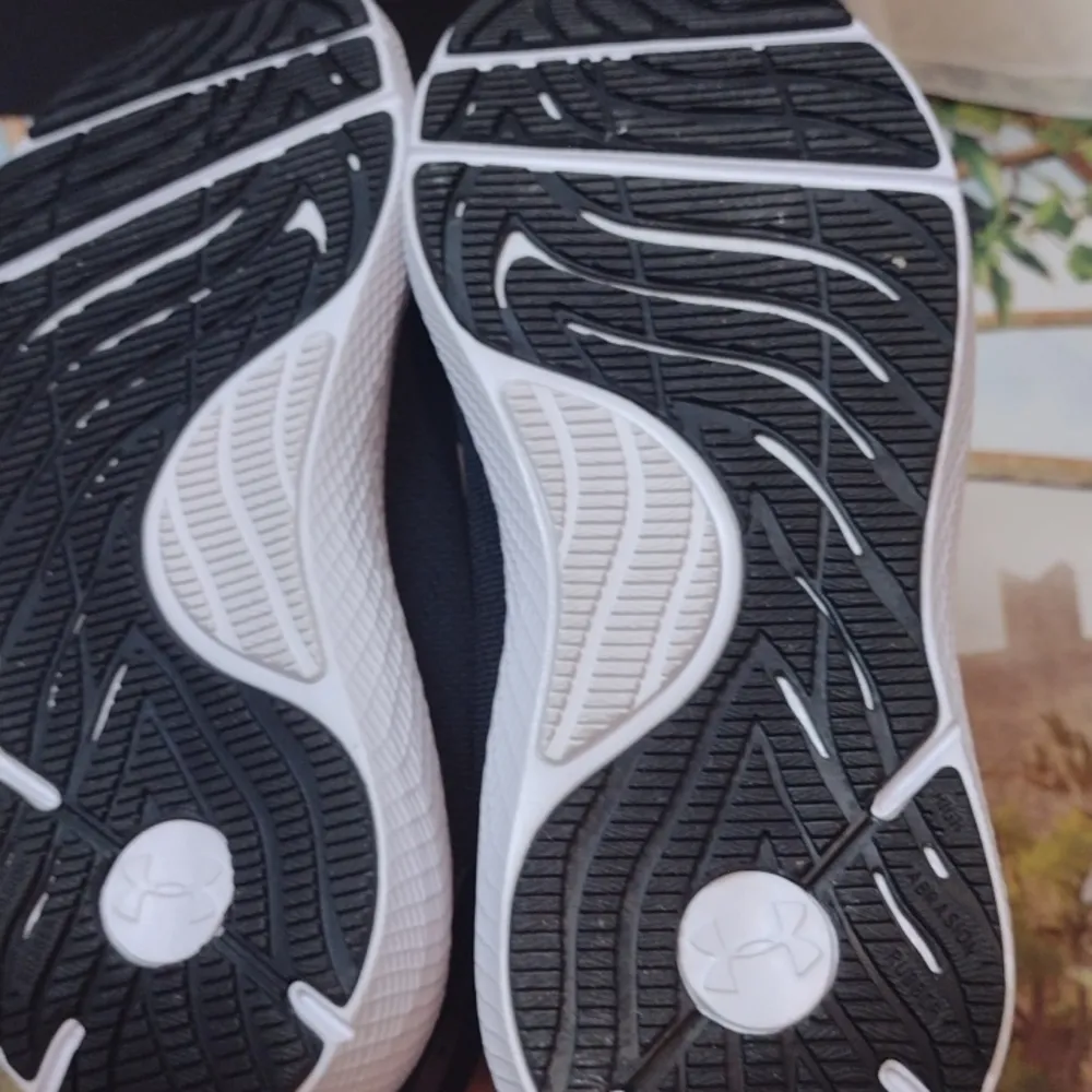 UNDER armour charged impulse knit shoes size 6 - Image 5