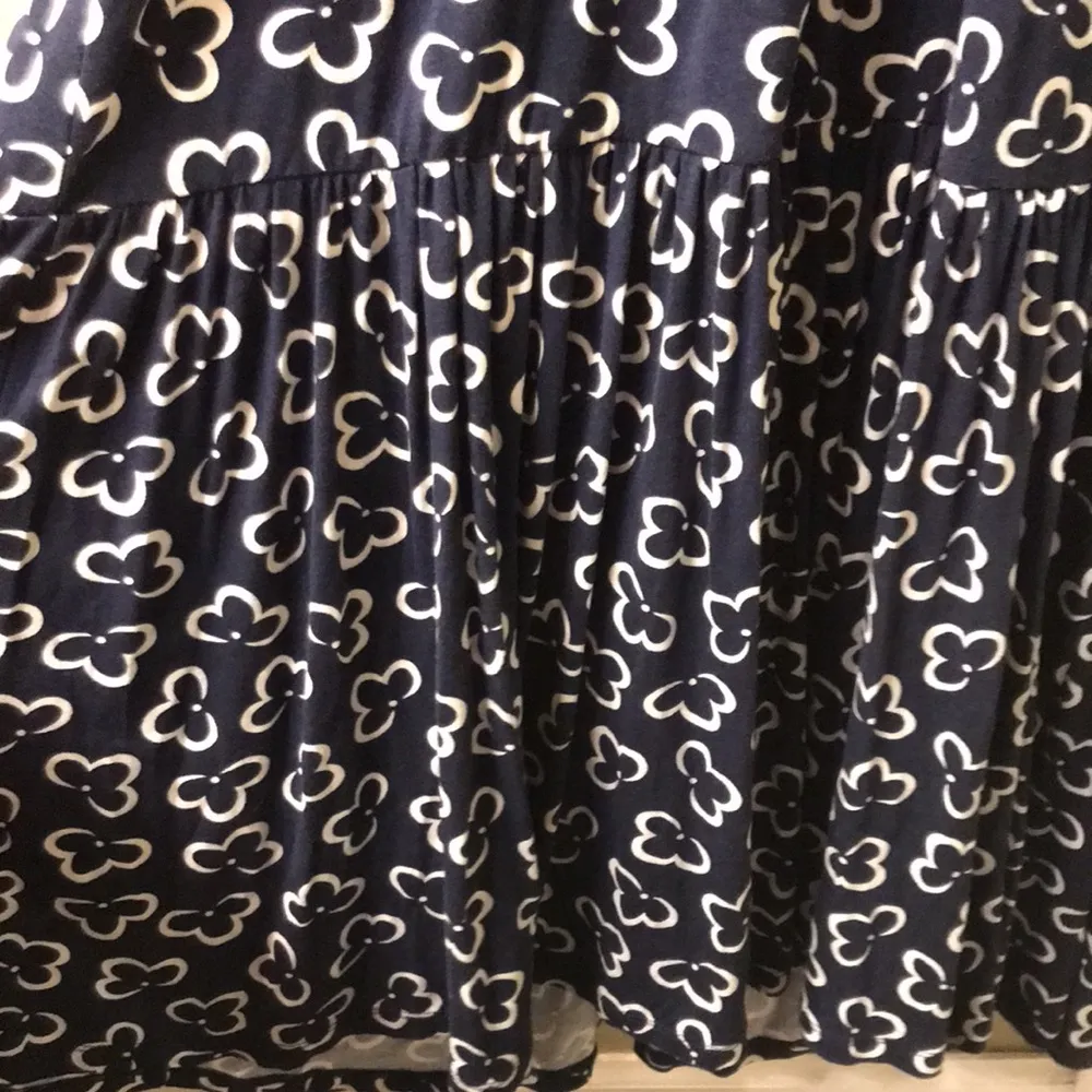 Boden Women’s Hettie Floral Navy Blue and White Ruffled Bottom Bell Sleeve Dress Size undefined - Image 5