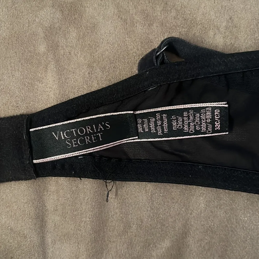 Victoria’s Secret lace and velvet bra - Image 9