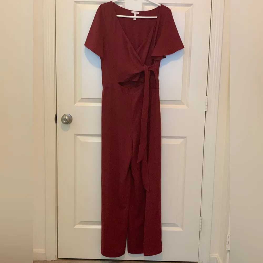 Leith Elegant Burgundy Jumpsuit.  Size-Large - Image 2