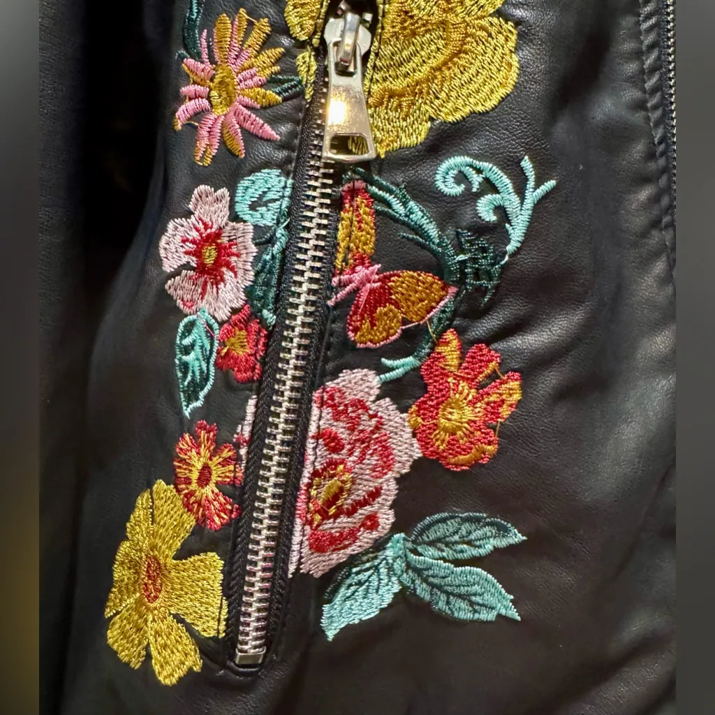 Groovy Monkey L Black Floral Embroidered Bomber Jacket Faux Leather Size L - Image 7