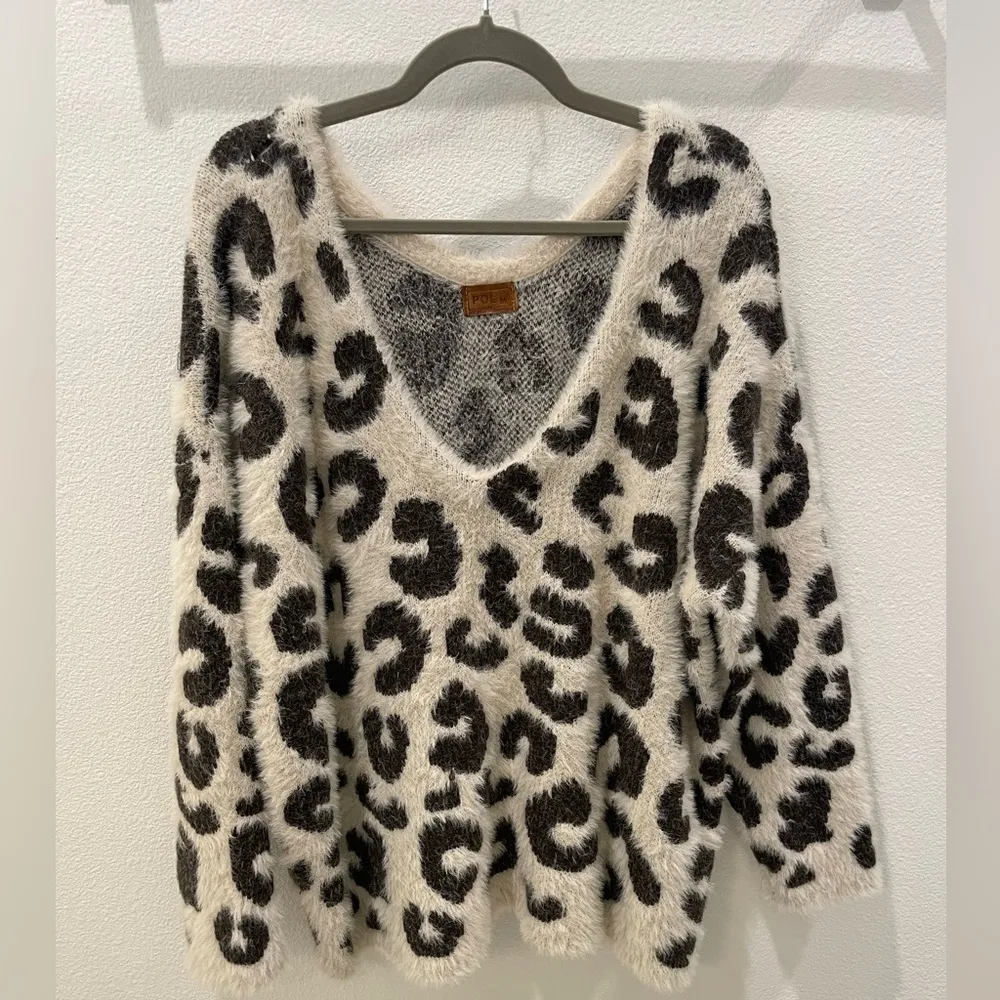 POL Black and White Leopard V-Neck Sweater Size Medium - Image 9