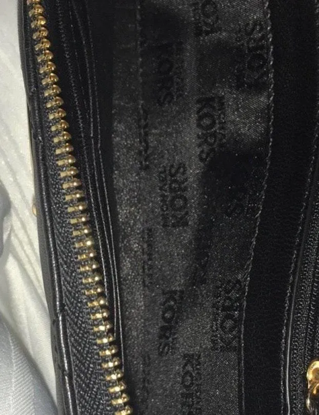 Padded clutch with classy plating on the front - Image 6