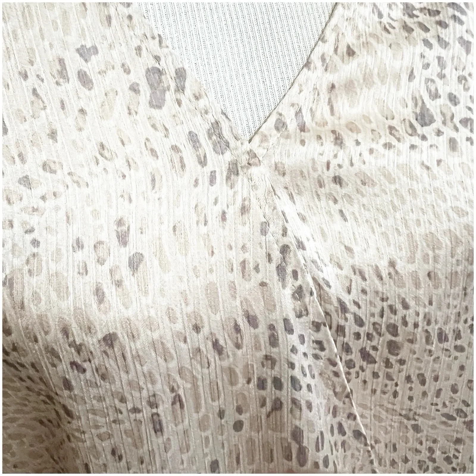 Halogen Women’s Size Medium Wrap Style Blouse Champagne Animal Print Cropped - Image 9