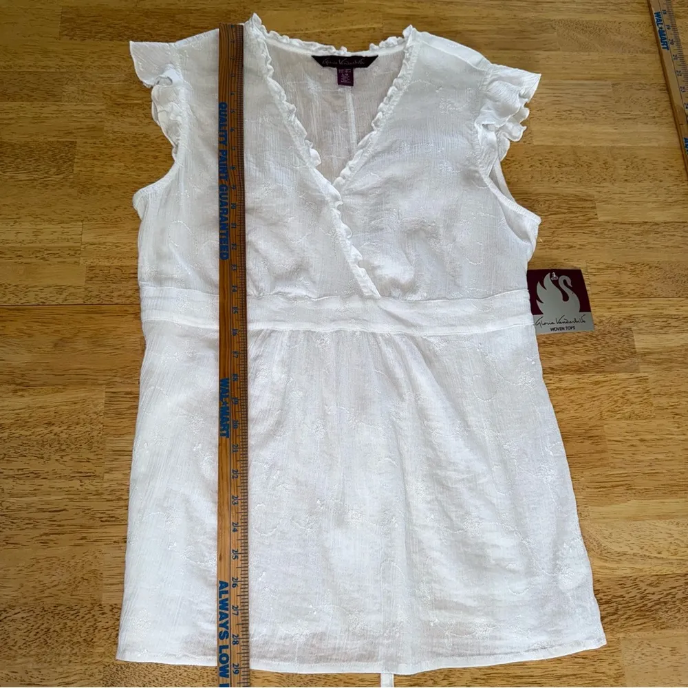 Gloria Vanderbilt white Rayon cap sleeve babydoll blouse Vneck ruffle edge large - Image 2