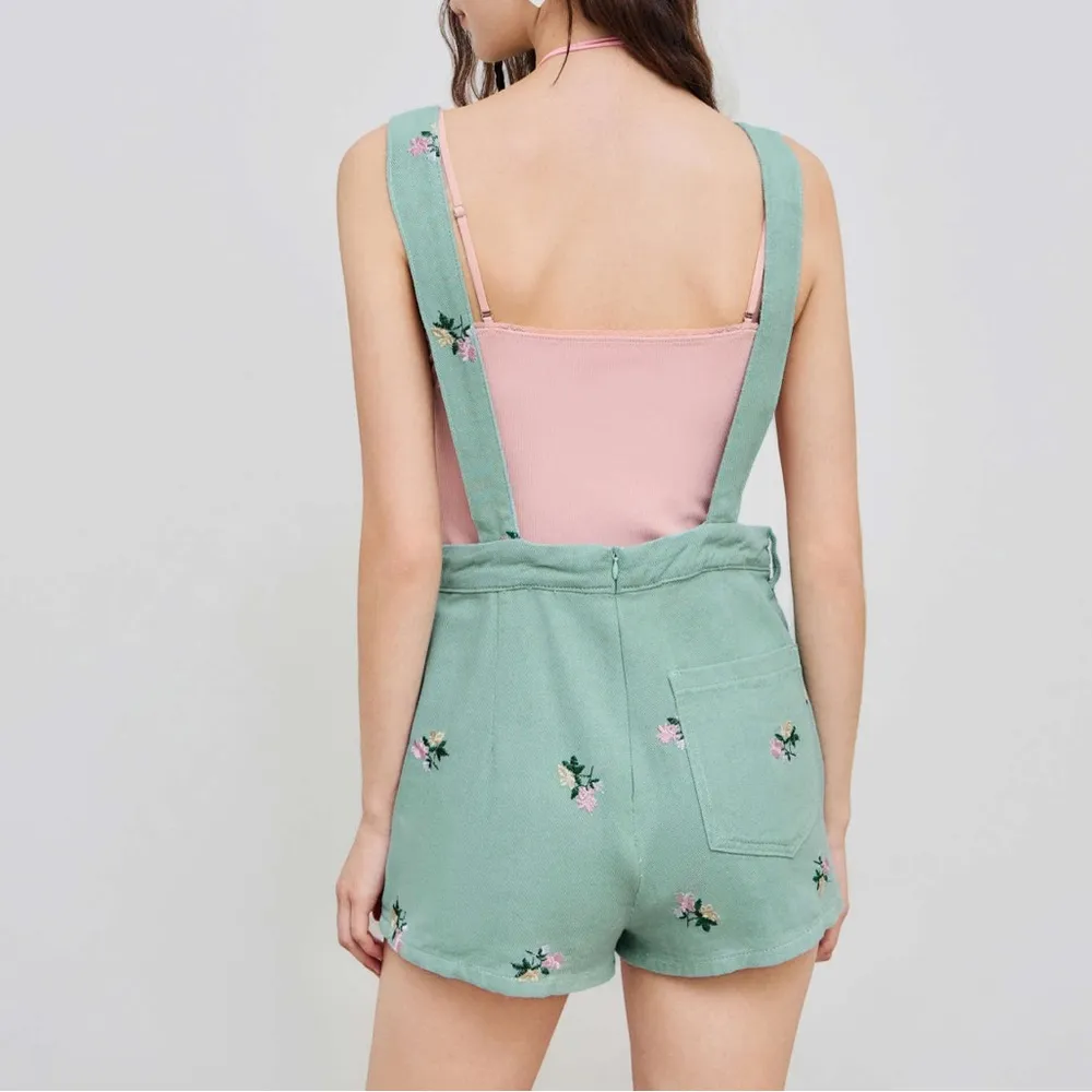 Cider Floral Embroidery Pocket Romper Overalls Size XS./32  No Tags - Image 3