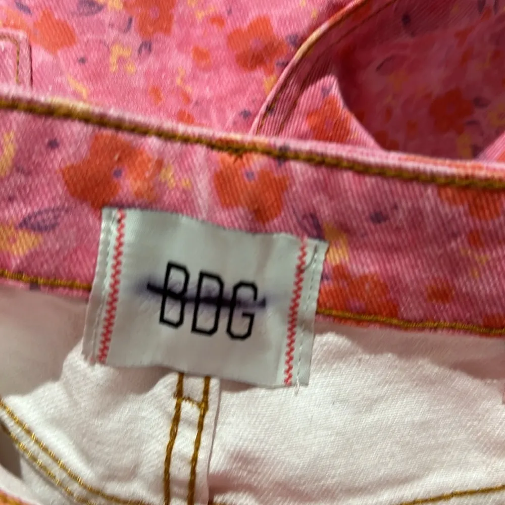 NWT BDG Urban Outfitters High Rise Pink Floral Flare Leg Denim Ankle Jeans - Image 7