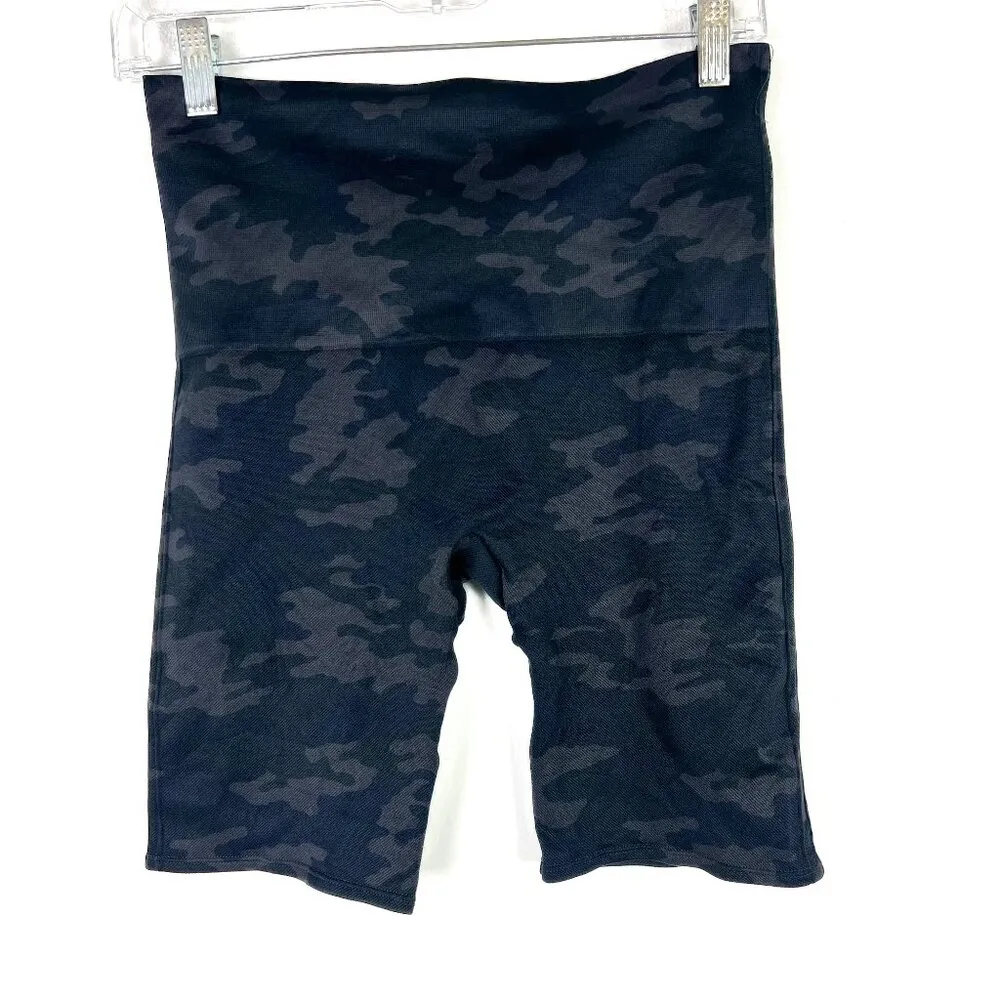 Spanx Look At Me Now Camo Bike Shorts 8" Seamless Stretch Black Size Large L EUC - Image 2
