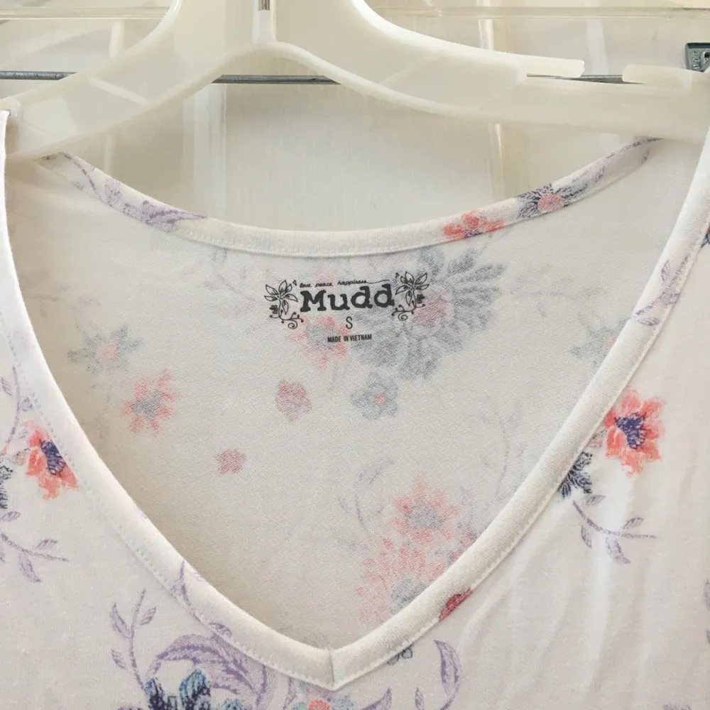 FINAL MARKDOWN Summery mudd cold shoulder top small - Image 3