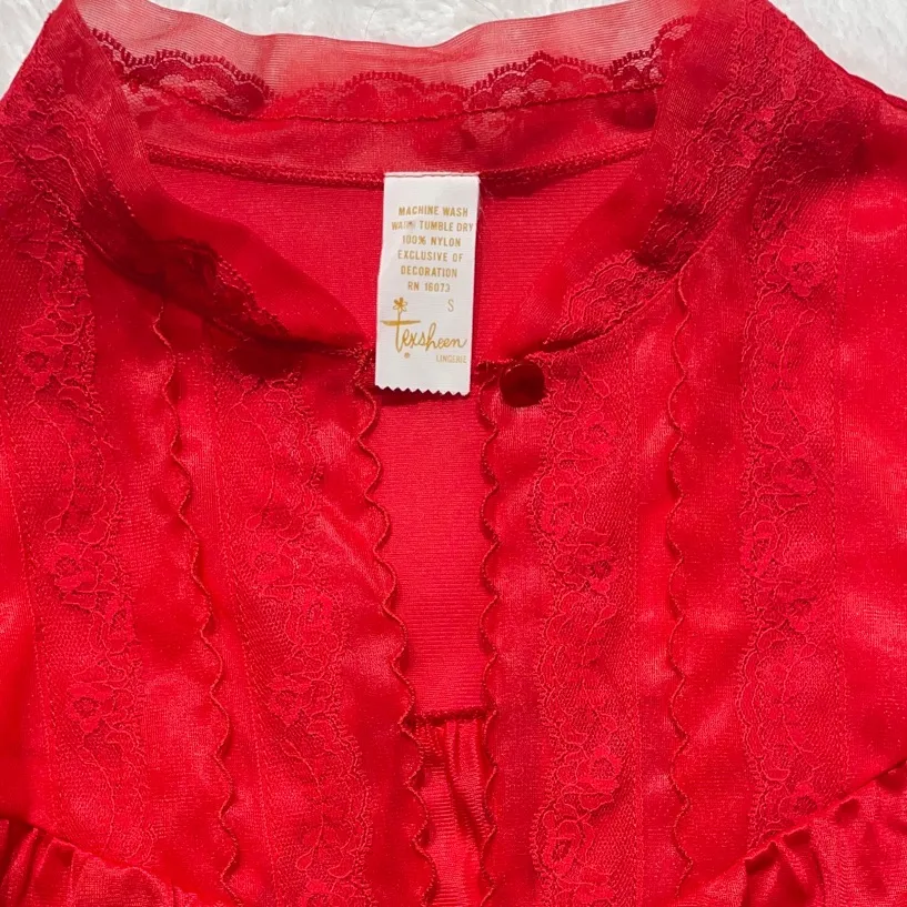 Vintage NWT Luxurious Scarlet Women's Robe Red - Image 2