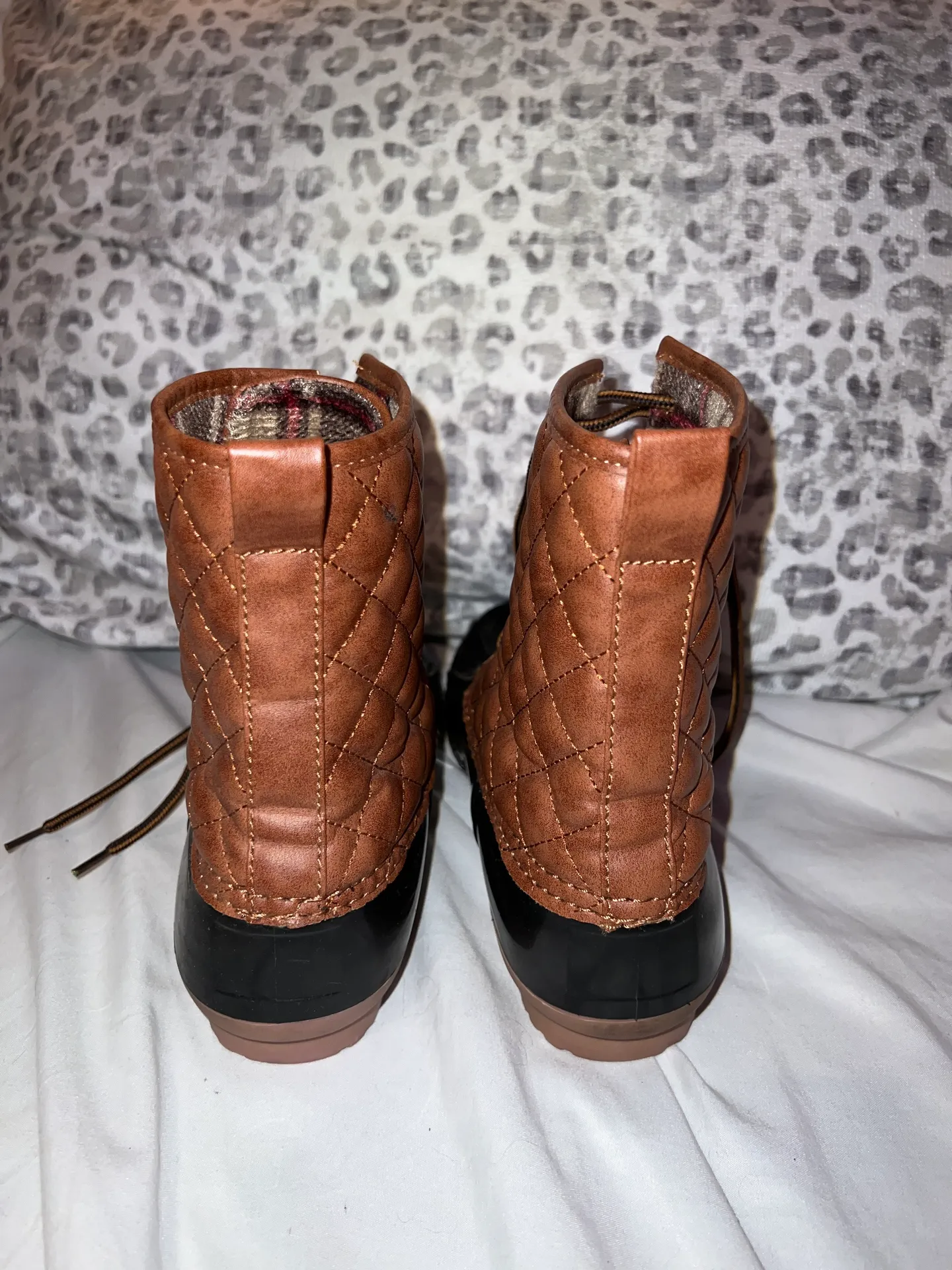 Boutique Duck Boots Brown Size 8 - Image 3