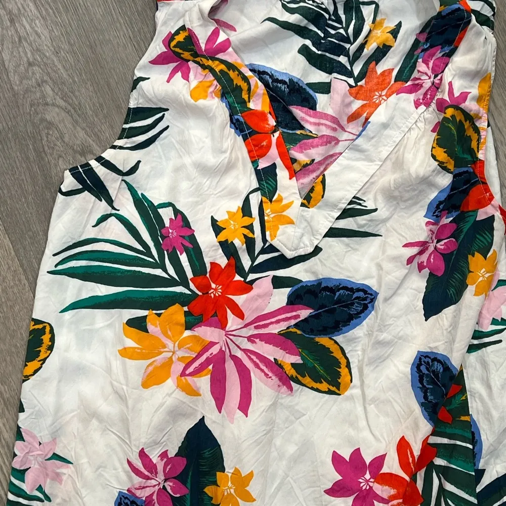 Women’s Old Navy Medium White Floral V Neck Tank Top Dress W/ Built in Tank Top - Image 2