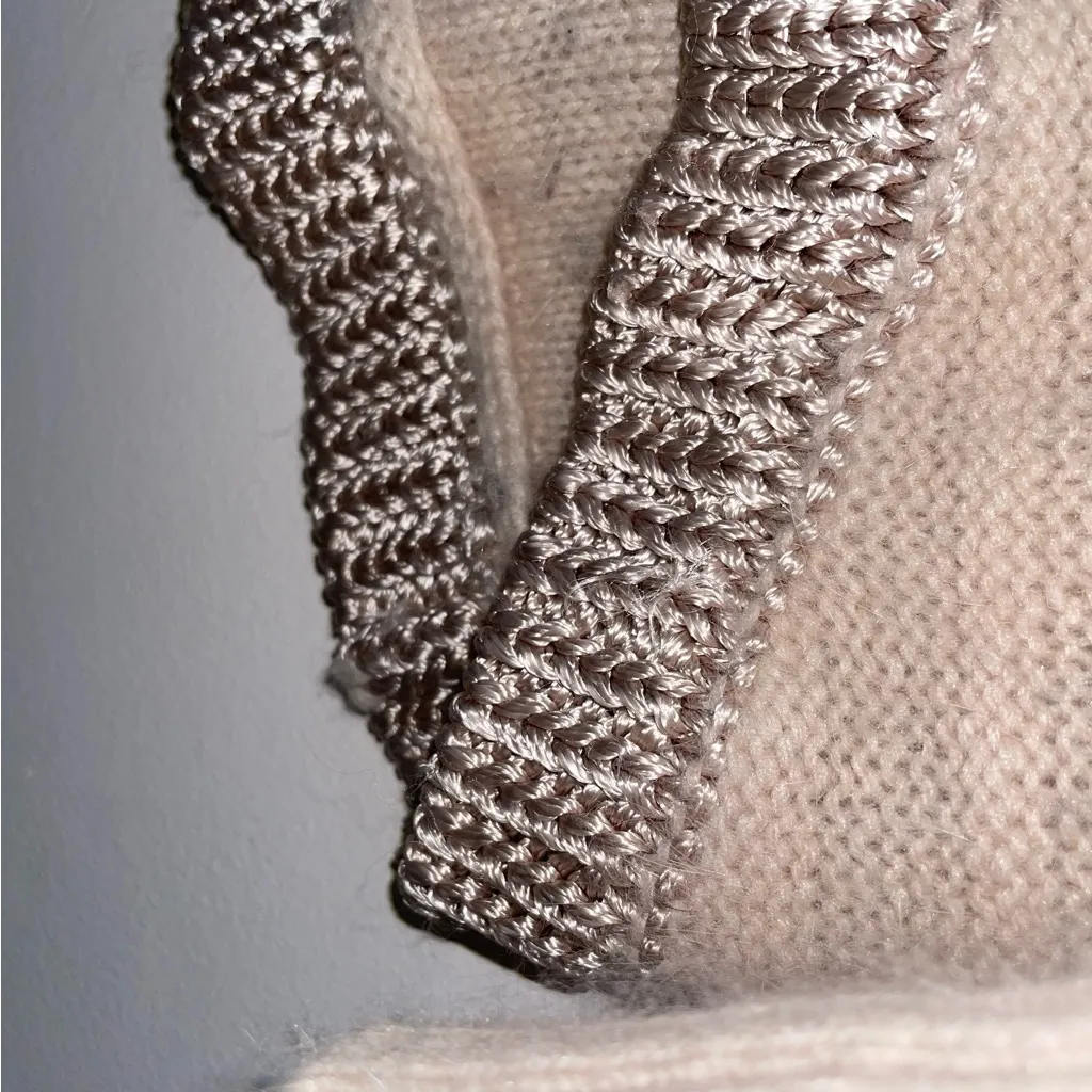 Moda International Rabbit Hair and Wool Blend Crew Neck Sweater Crochet Trim Size M - Image 4