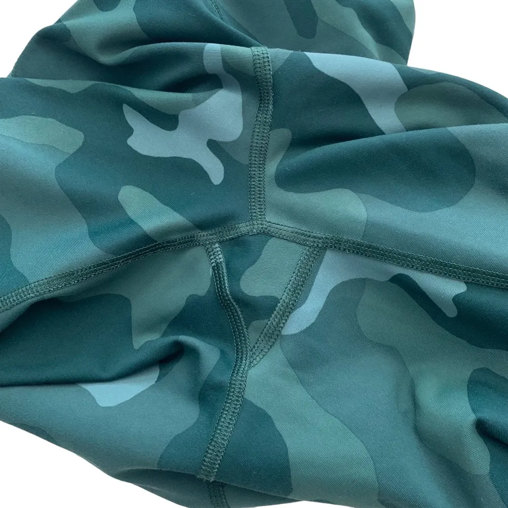 Old navy activewear elevate camo cropped pocket leggings high rise - Image 6