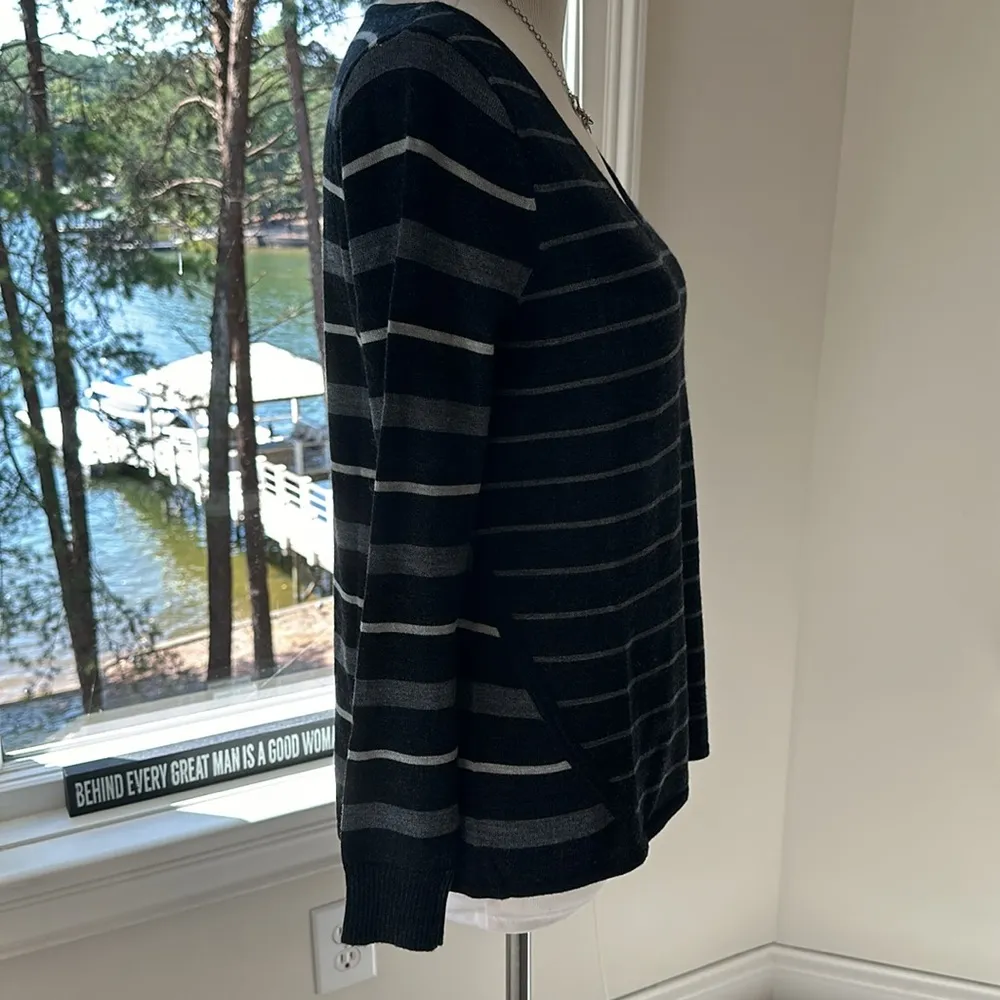 SMARTWOOL Merino Wool Blend V-neck Grey Stripe Sweater, Small, Like New - Image 7