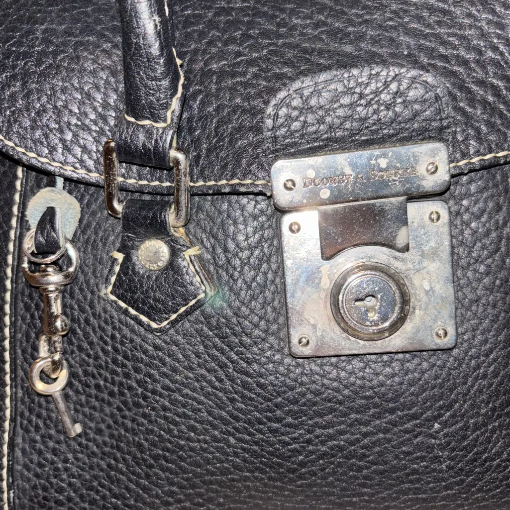 Vintage Dooney & Bourke Black Pebbled Lock and Key Handbag Rare Tag Style - Image 3
