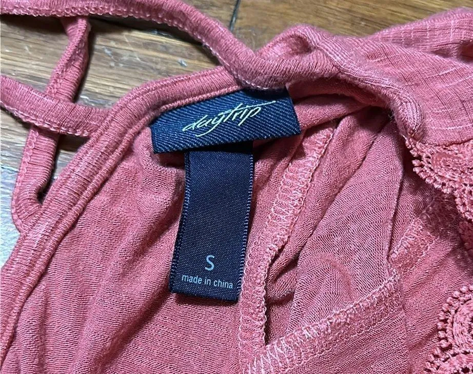 Daytrip (The Buckle) Women’s Criss Cross Back Faux Wrap Tee, Ribbed Fabric, S - Image 4