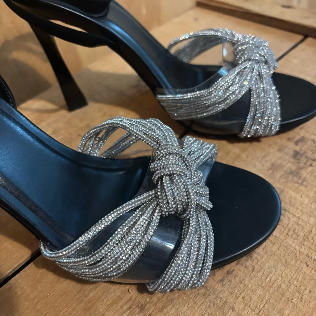 Marc Fisher LTD Canellie Sparkle Heel Ankle Strap Sandals Sz 8 Silver Black - Image 3