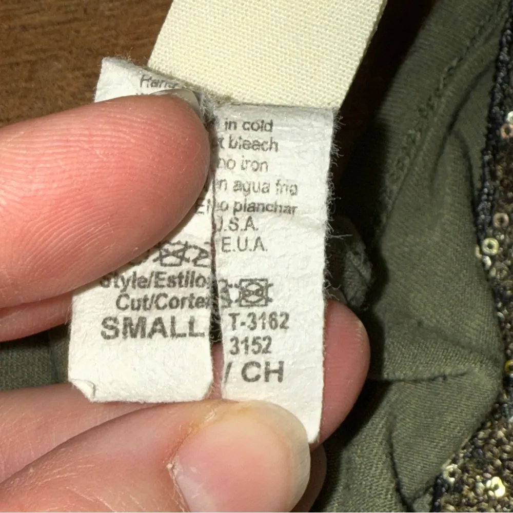 7th Ray Olive Green Sequin Trim Pocket V-Neck Top - Image 10