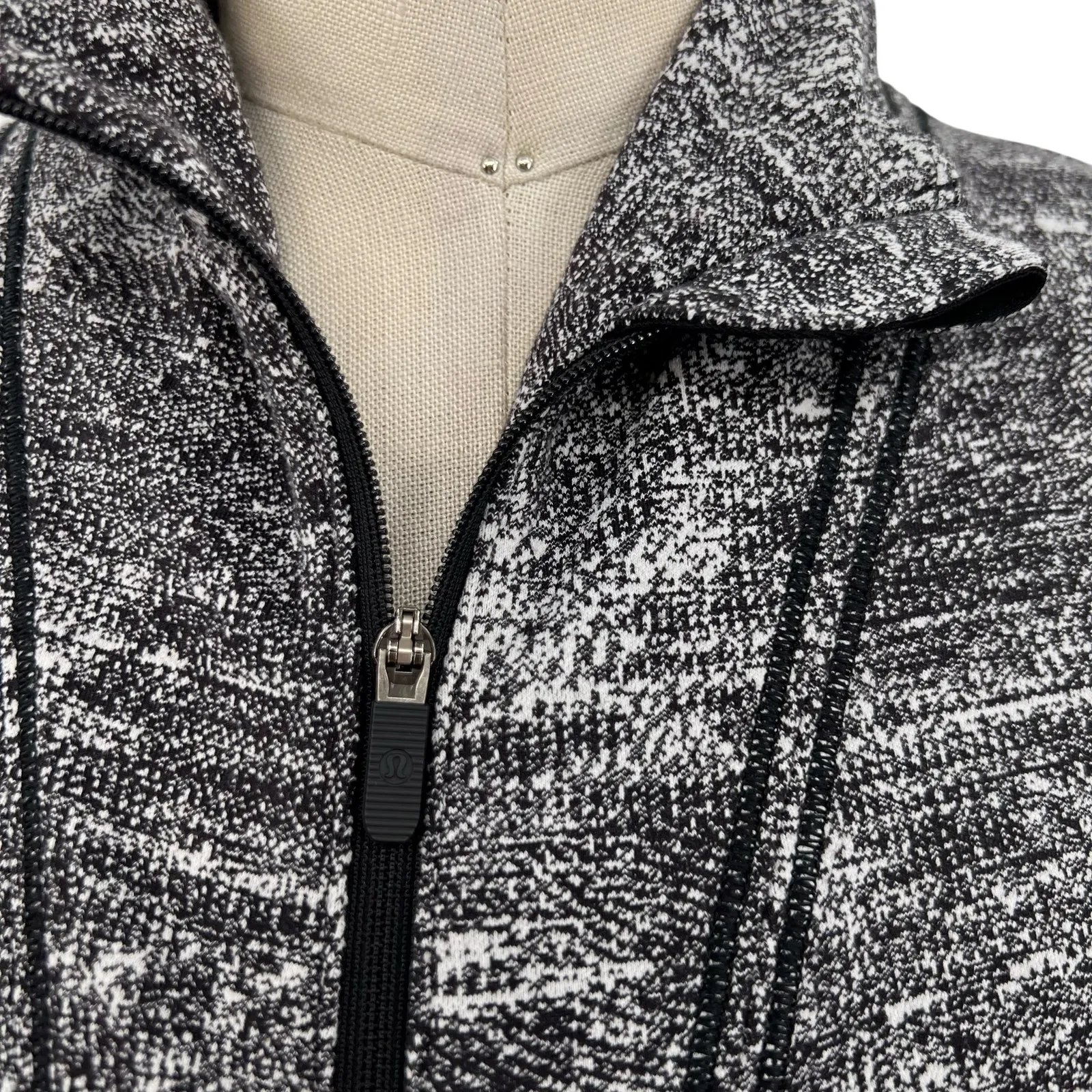 Lululemon Cypress Kiss 1/2 Zip Top Sweatshirt Rush‎ Jacquard Black White Size 10 - Image 4
