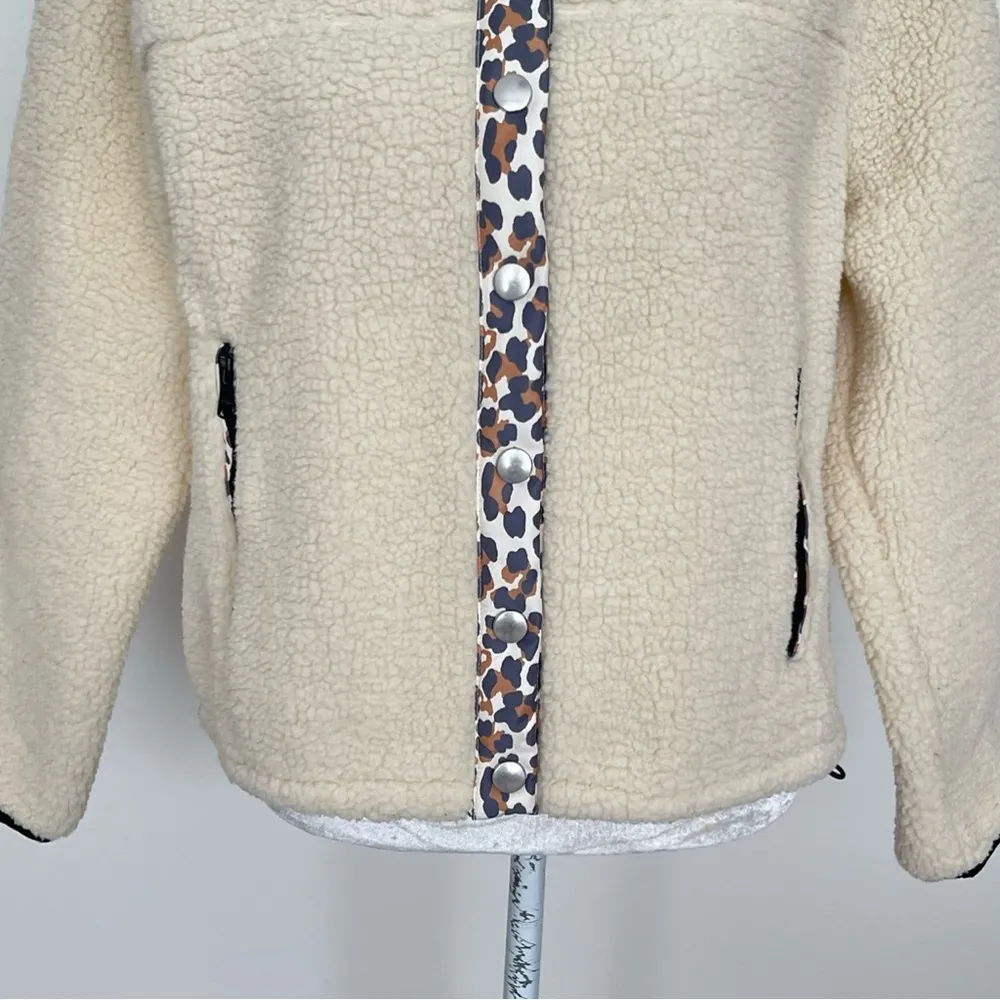 Levi’s Sherpa Teddy Shacket Leopard Piping Women’s Size XS - Image 6