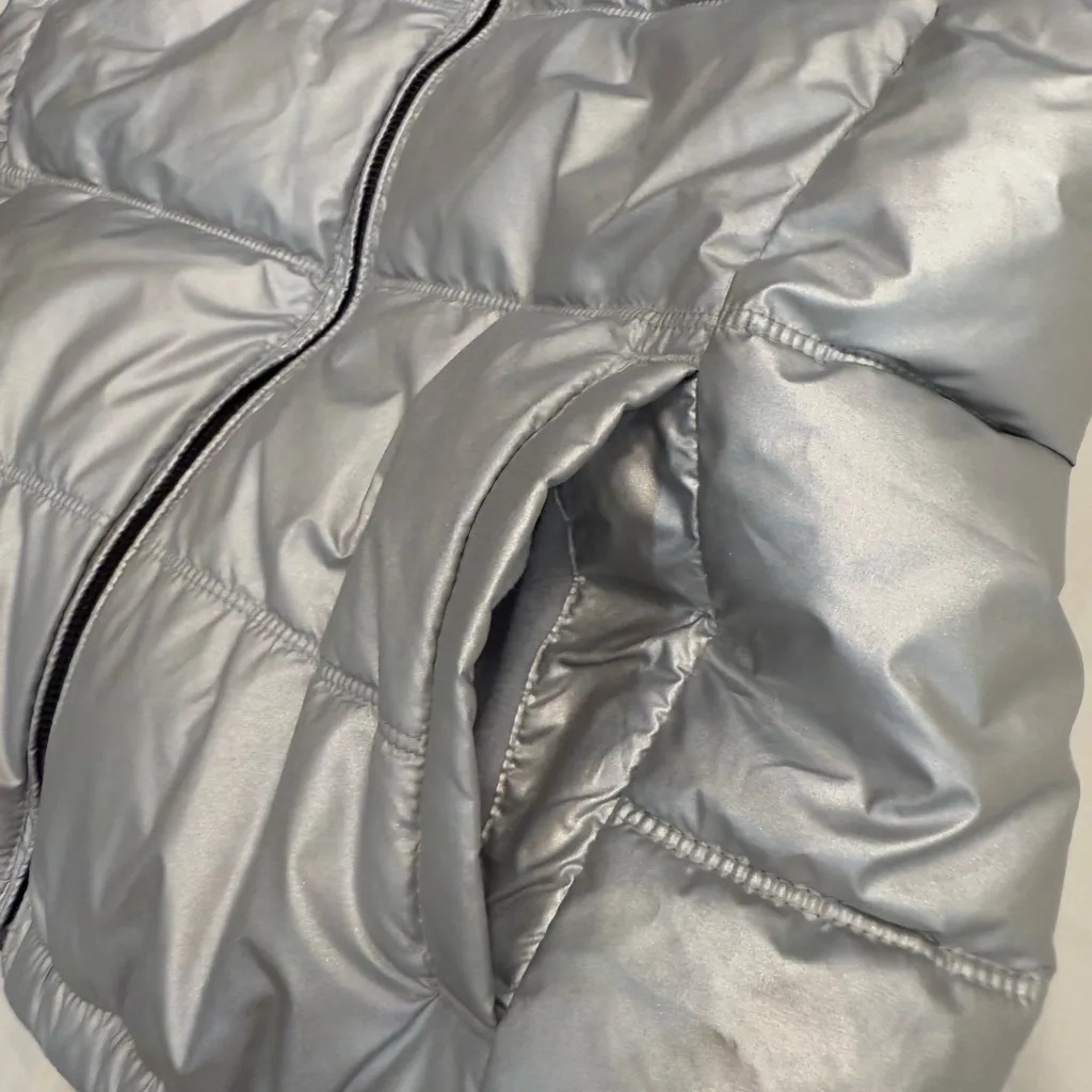 Old Navy Women's Shiny Silver Vest - Image 9