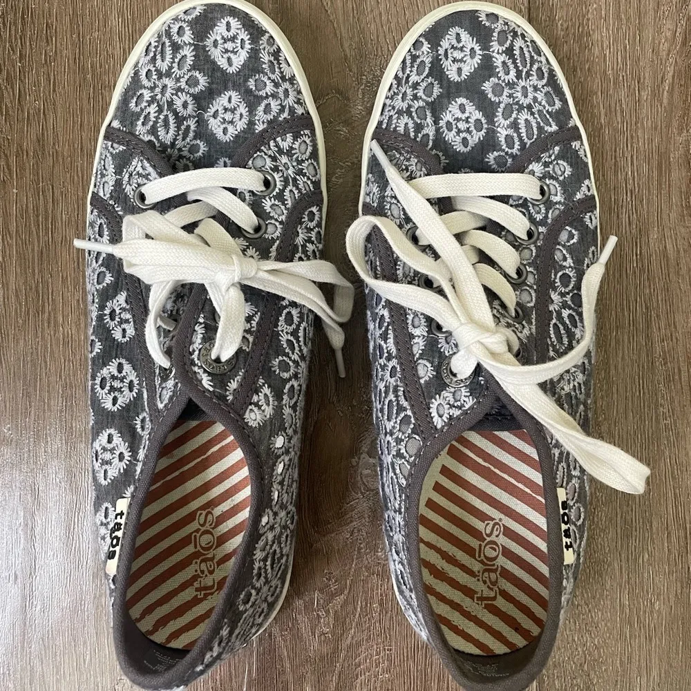 Taos Star Lite Grey Eyelet Shoes Lace Up Comfort Sneakers Embroidered ~ Sz 7 - Image 5