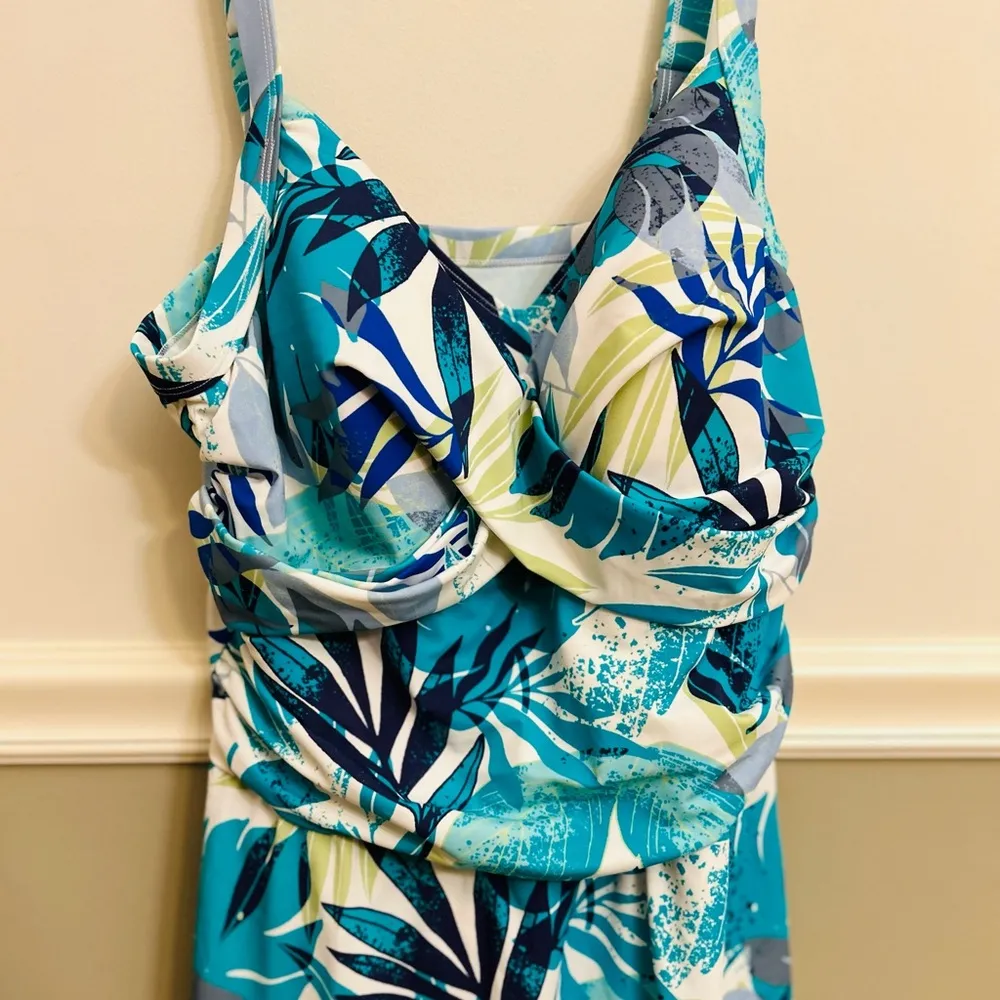 Denim & Co. Floral Beach Regular Sweetheart
Twist Front Swim Dress Size 14 - Image 8