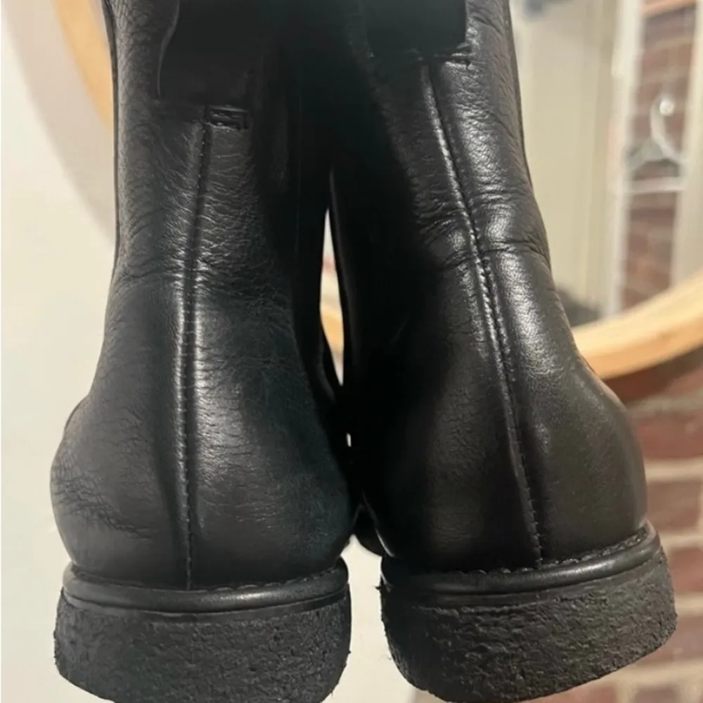 VINCE Womens Minimalist Chelsea Leather Boots - Image 8