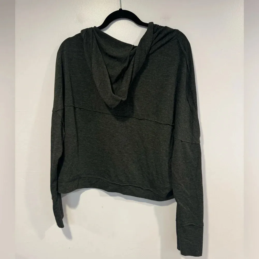 Grey‎ lightweight altar’d state cropped long sleeve - Image 3