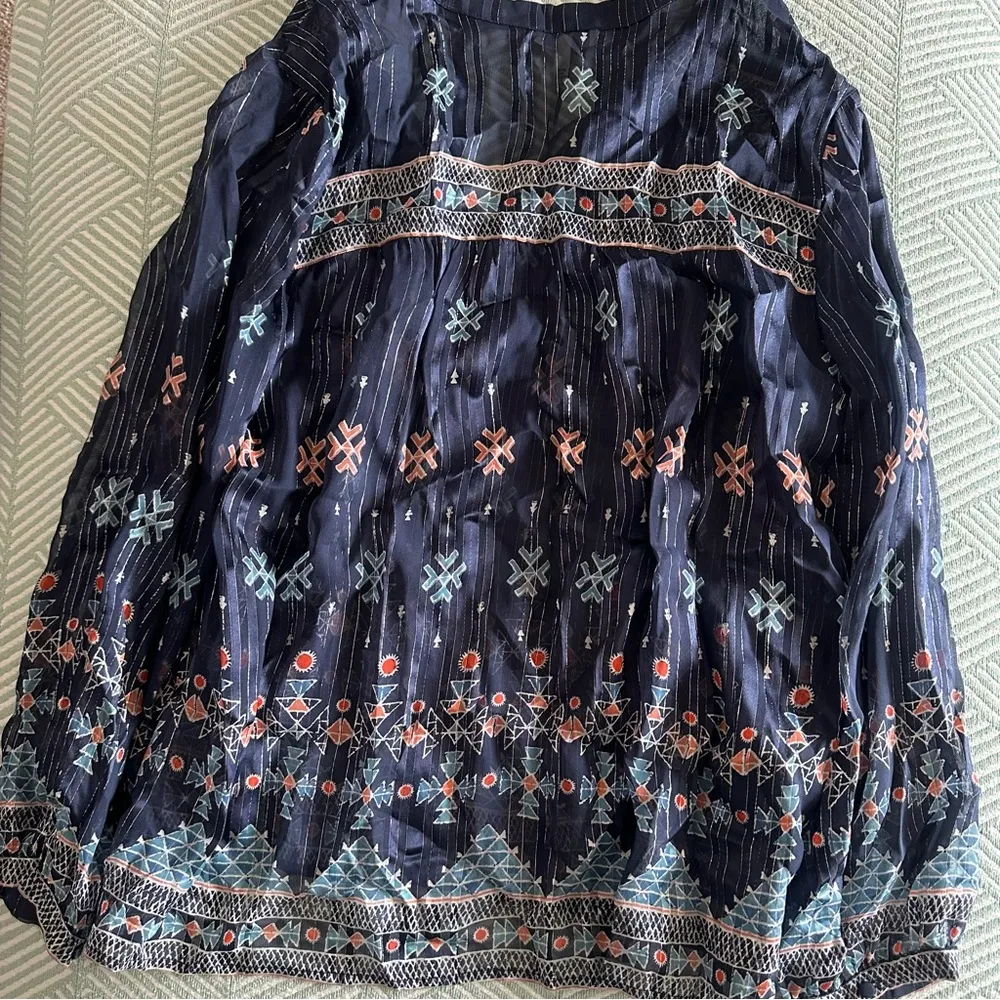 Joie Sendoa Metallic Silk Geometric Print Blouse In Navy - Image 8