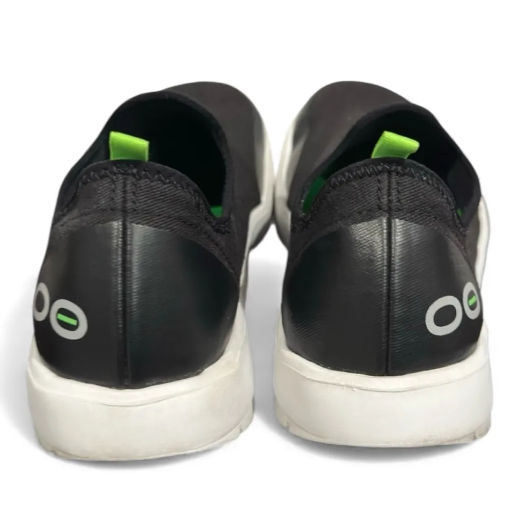 OOFOS OOmg eeZee Low Shoe in Black/White Black Size 8 - Image 7
