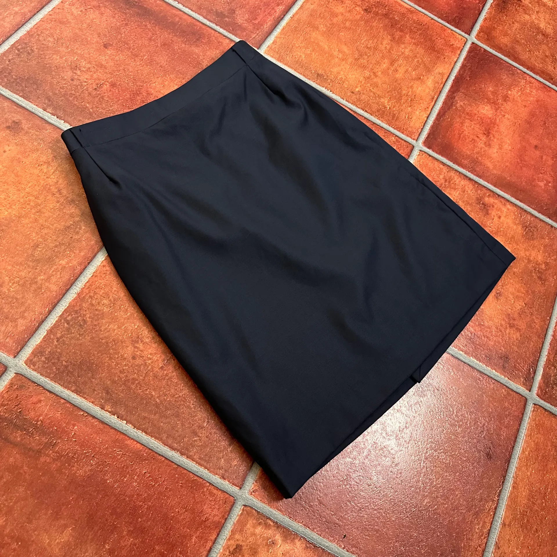 SuitSupply Soft Wool Skirt in Navy Blue Size 2 - Image 2