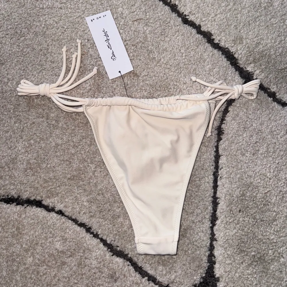 Miss Selfridge tie side bikini bottom in cream - Image 4