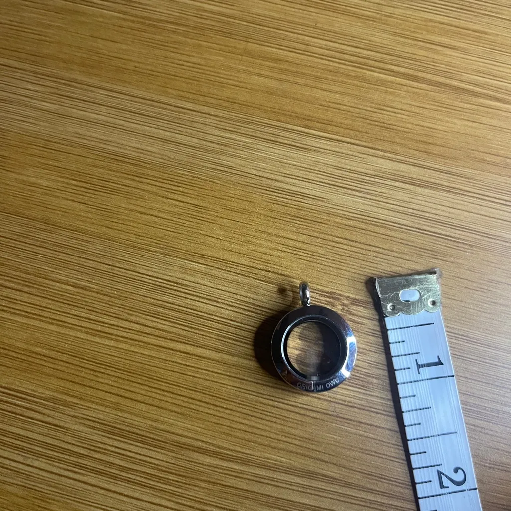 Elegant Silver Pendant Necklace - Image 7