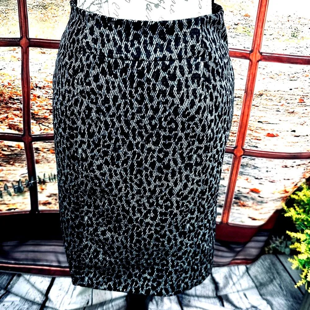 Michael Kors Leopard Print Skirt Gray and Black size 2 - Image 4
