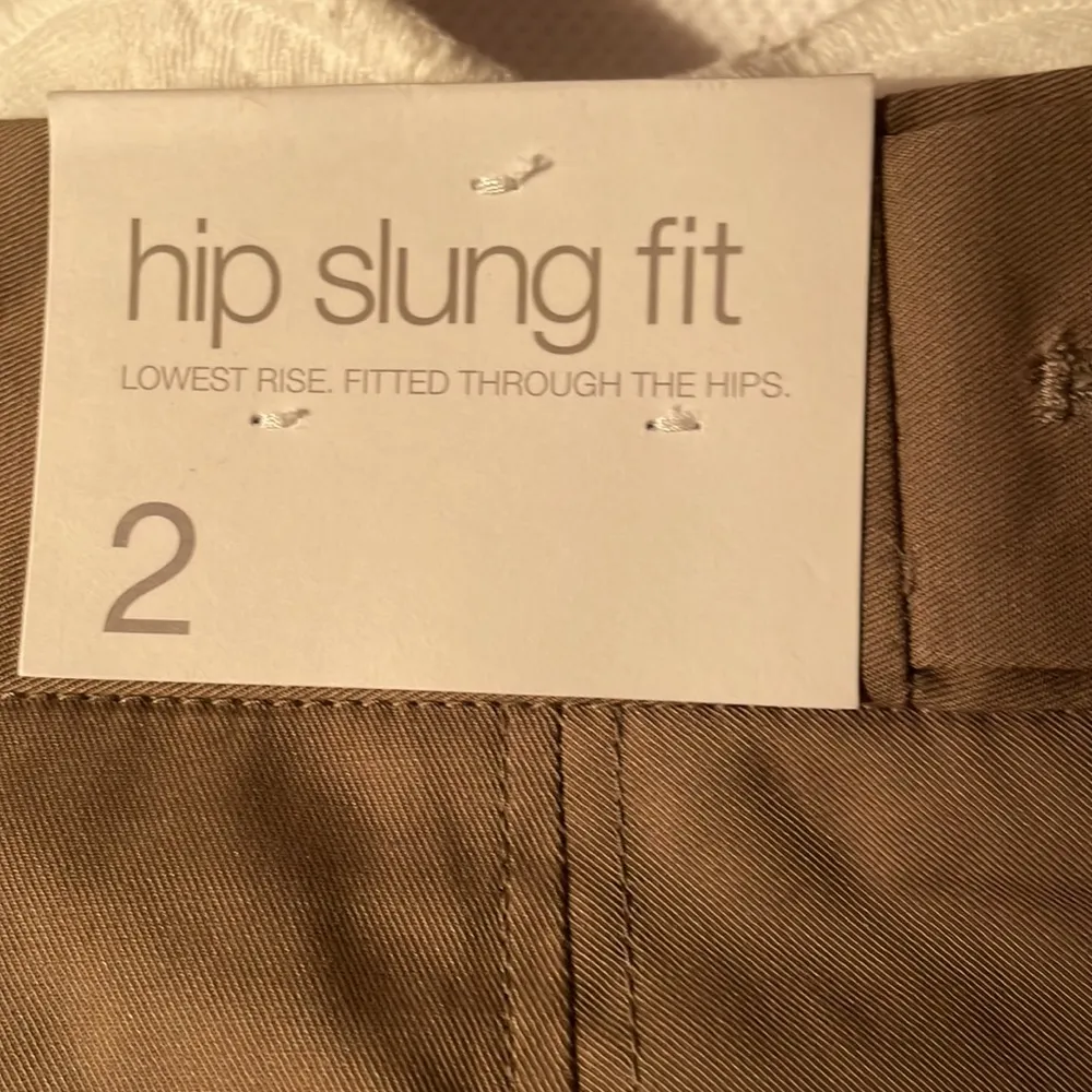 ..New** Gap Hip Slug Fit Bermuda Shorts - Image 3