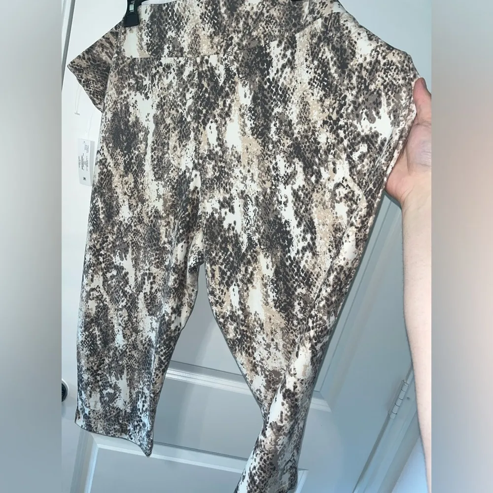 Terra and Sky NWT Snake Skin Animal Printed Soft Stretchy Capri Leggings Sz 4XL - Image 8