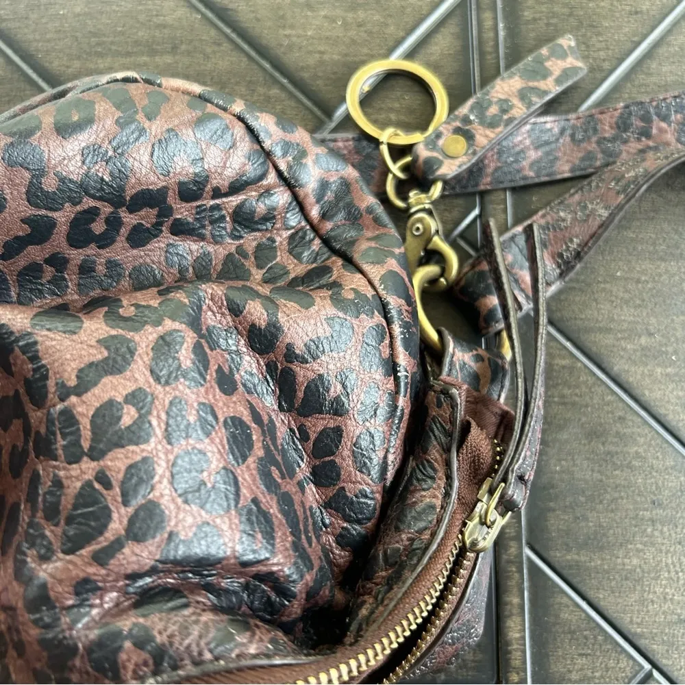 Frye  Maddie Style Leopard leather saddle bag, cossbody, trendy, mobwife - Image 9